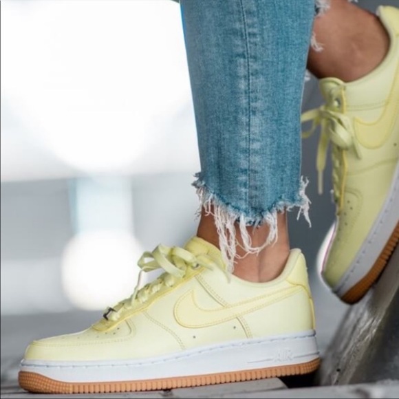 Nike Air Force 1 Luminous Green